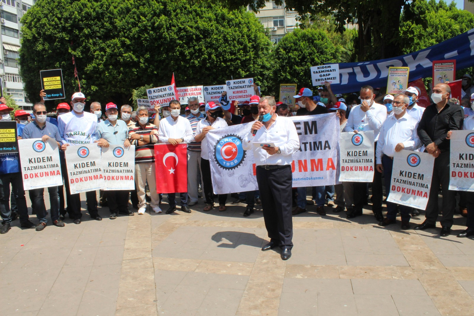 ‘İşçi yaşam mücadelesi veriyor’ ‘İşçi yaşam mücadelesi veriyor’