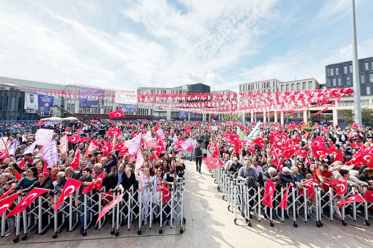 CHP ADANA’DA KAN KAYBEDİYOR