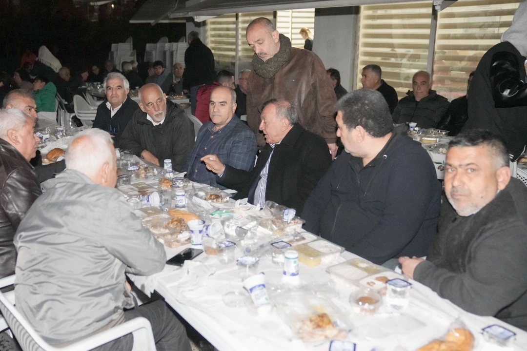 Adana Deveciler iftar yemeği düzenledi