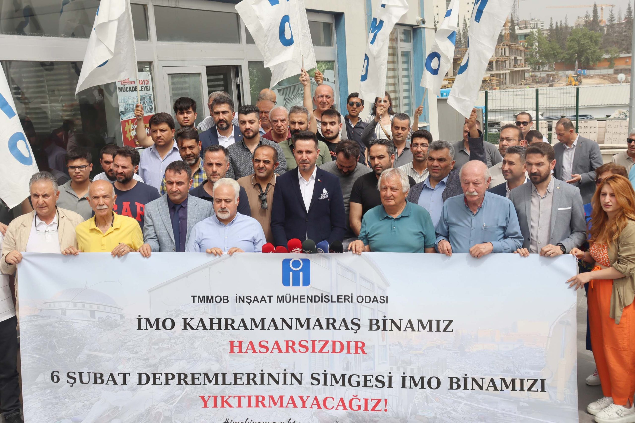 ‘KAHRAMANMARAŞ DEPREMLERİNİN SİMGESİ İMO BİNASI YIKILAMAZ!’ 