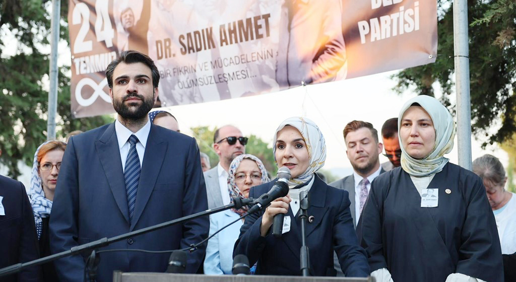 Bakan Göktaş, Dr. Sadık Ahmet’in anma törenine katıldı