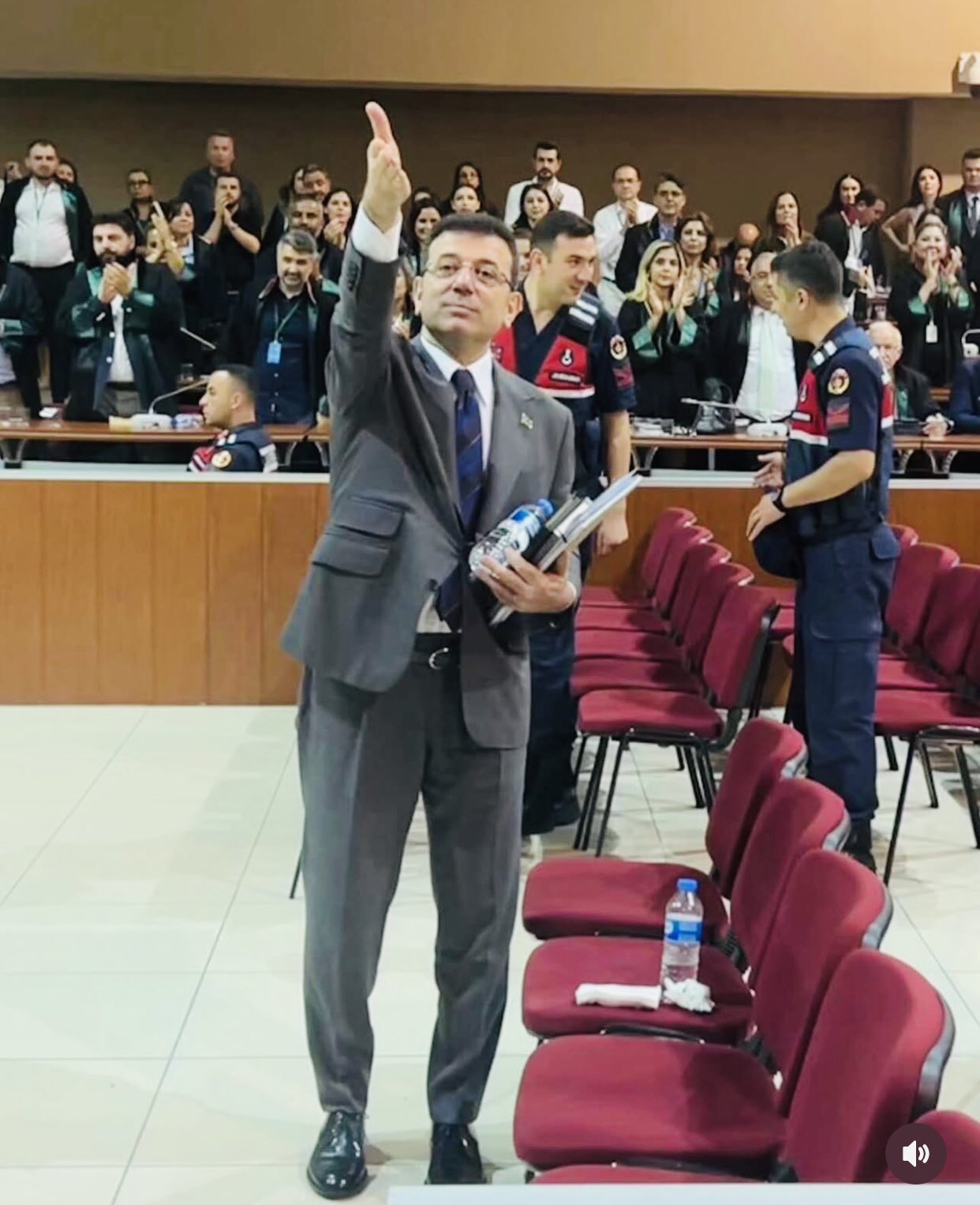 EKREM İMAMOĞLU’NA SİYASİ YASAK KARARI UYGULANDI