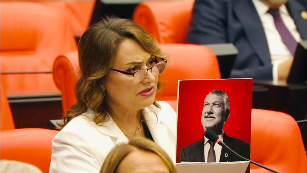 CHP’Lİ ŞEVKİN BAŞKANLARIN TUTSAKLIĞINI MECLİS’E TAŞIDI
