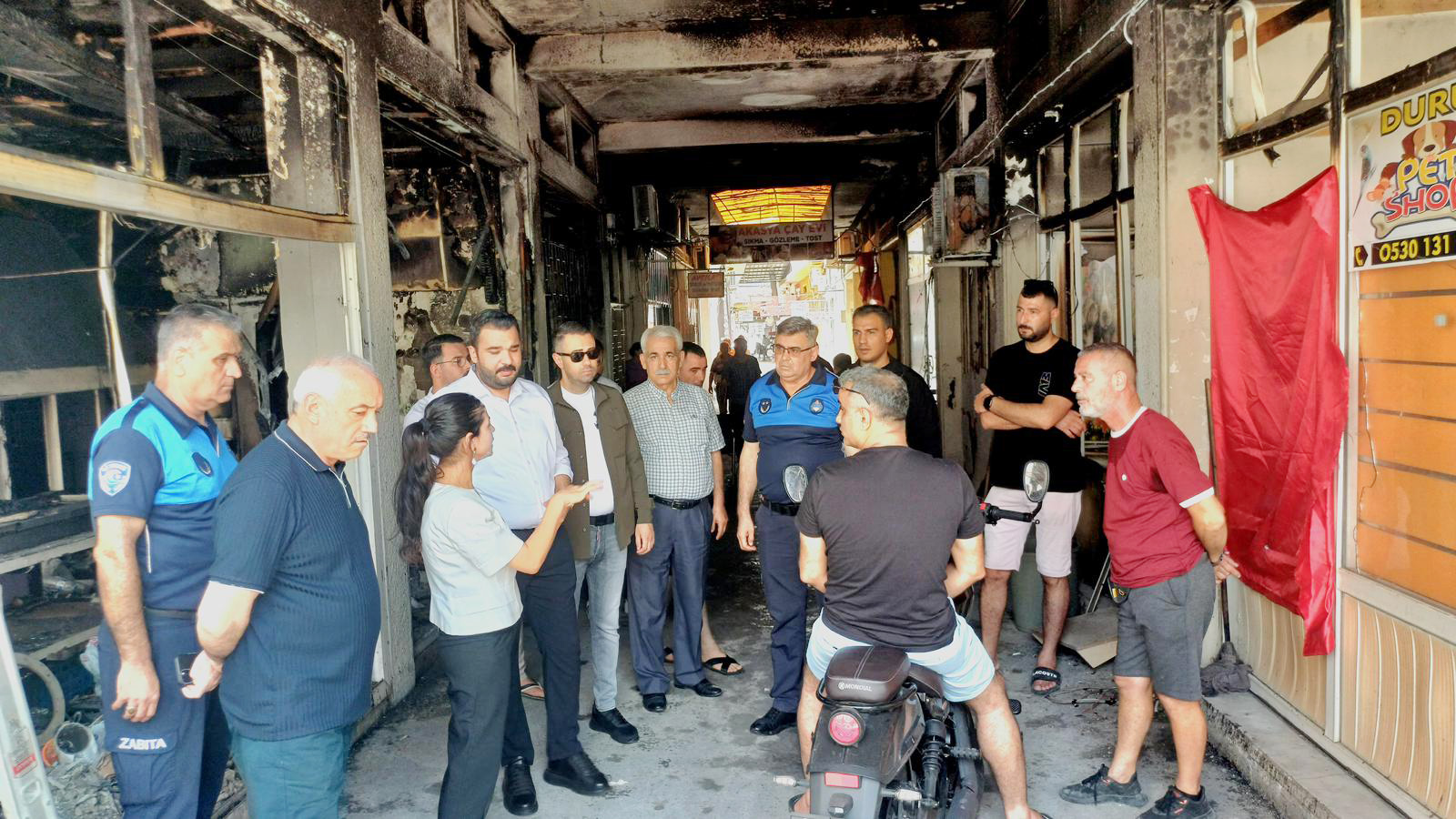 BAŞKAN VEKİLİ YILDIZ, YANGINDAN ETKİLENEN ESNAFI ZİYARET ETTİ