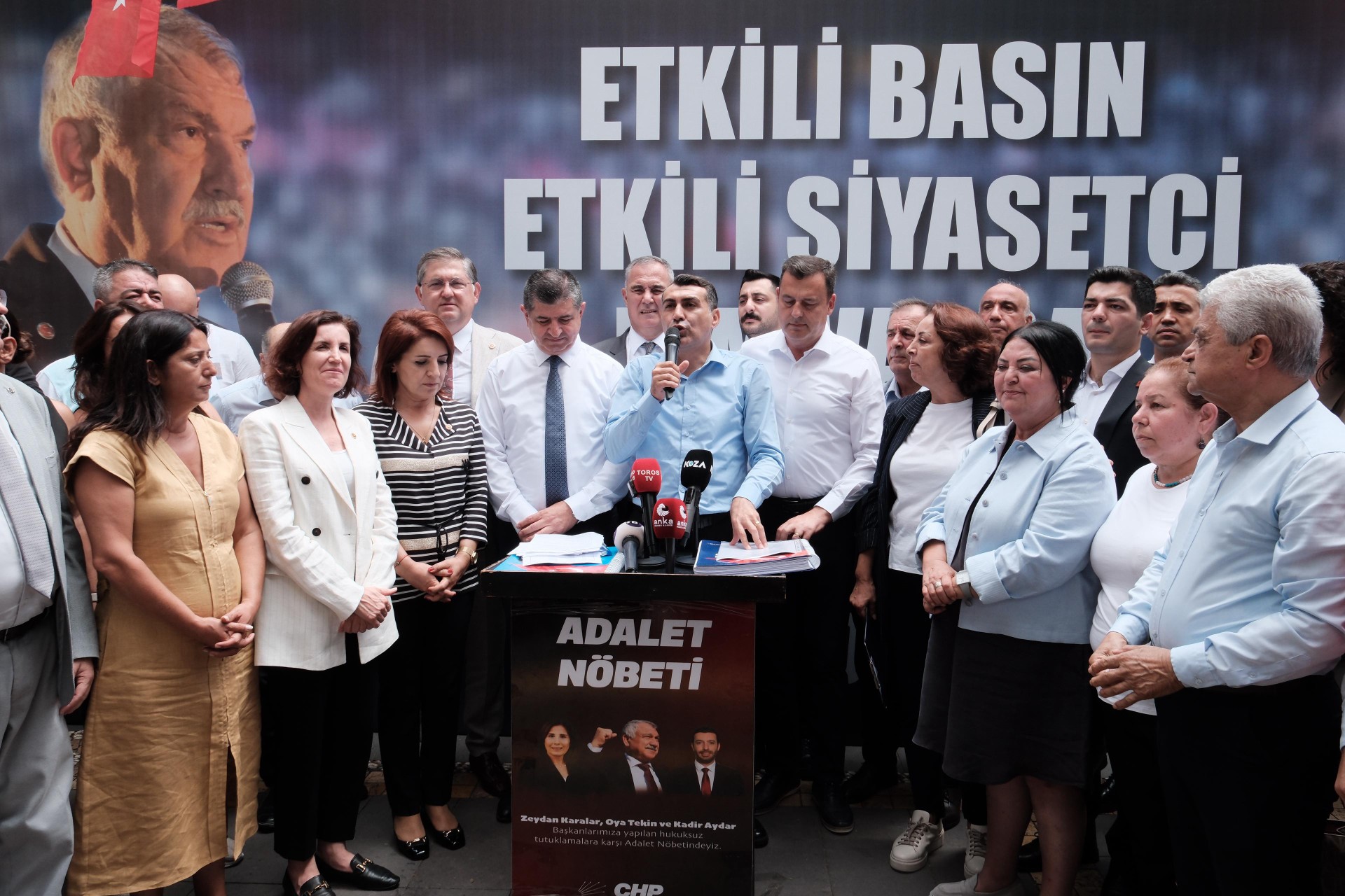CHP’Lİ HEYETİN İLK DURAĞI ‘ADALET NÖBETİ ÇADIRI’ OLDU