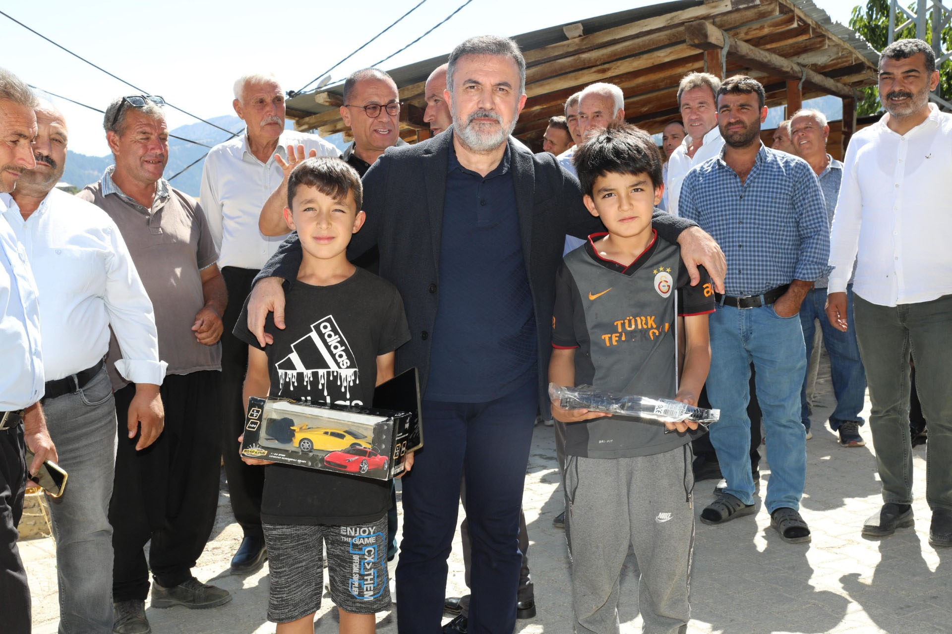 Tamer Dağlı Saimbeyli’de vatandaşlarla bir araya geldi