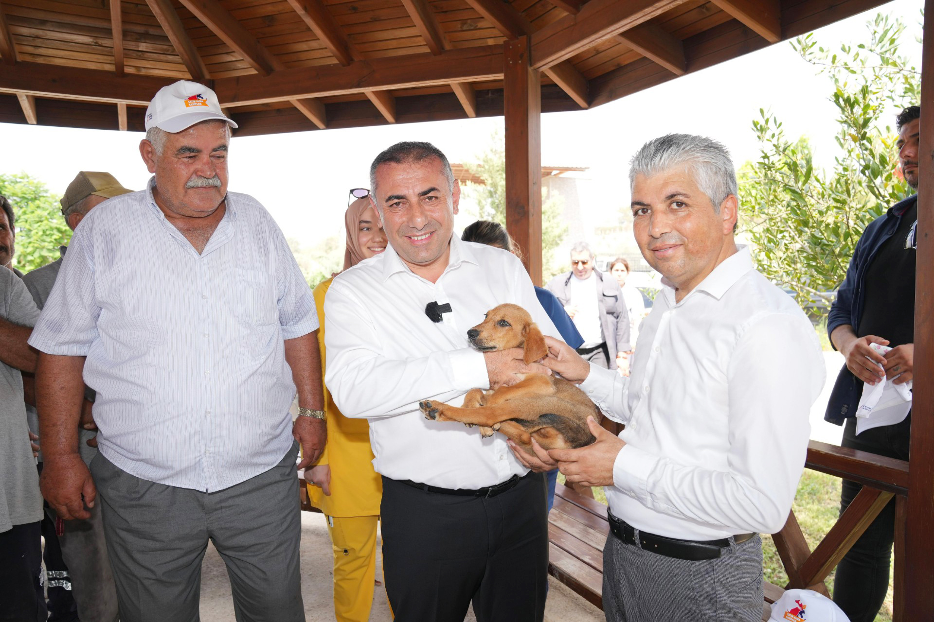 GÜNGÖR GEÇER, HAYVAN BARINAĞINI DENETLEDİ