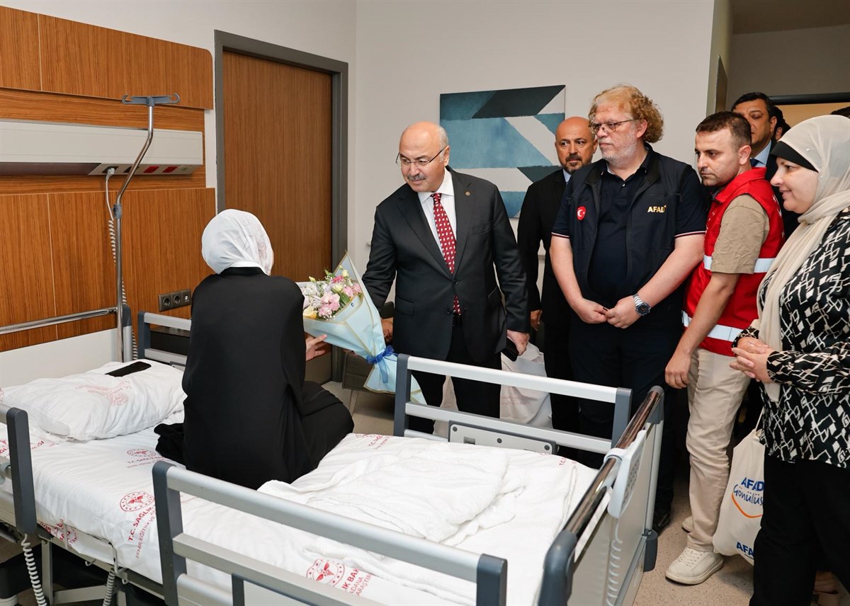ADANA VALİSİ KÖŞGER, GAZZE’DEN GELEN FİLİSTİNLİ HASTALARI ZİYARET ETTİ 