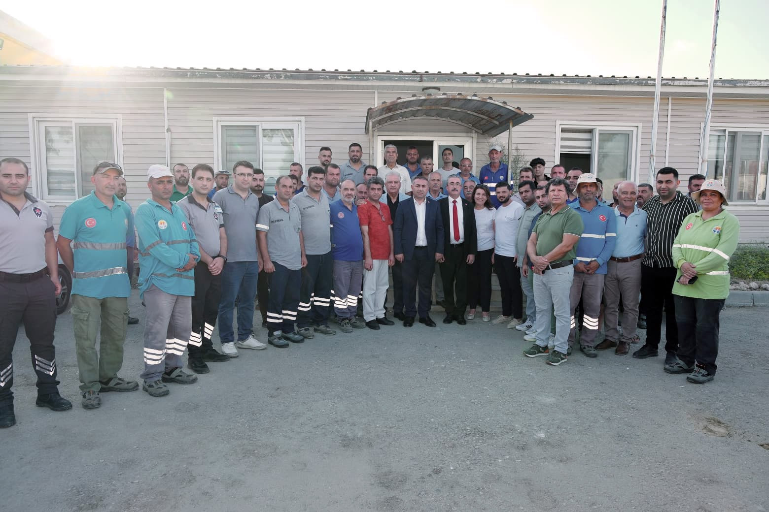GÜNGÖR GEÇER, KARATAŞ’TA ASKİ ÇALIŞANLARIYLA BİR ARAYA GELDİ