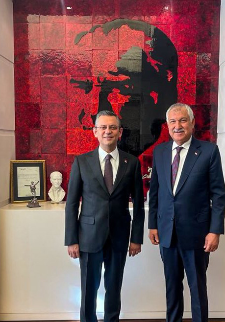 ZEYDAN KARALAR, DOĞUM GÜNÜNÜ KUTLAYAN ÖZGÜR ÖZEL’E TEŞEKKÜR ETTİ