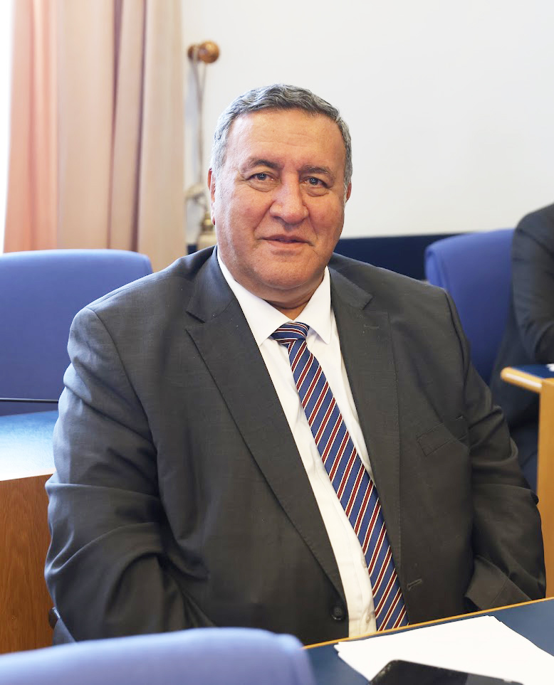 “HALK BOĞAZINA KADAR BORÇLANDI İCRA DAİRELERİNDE NEFES ALINAMIYOR”