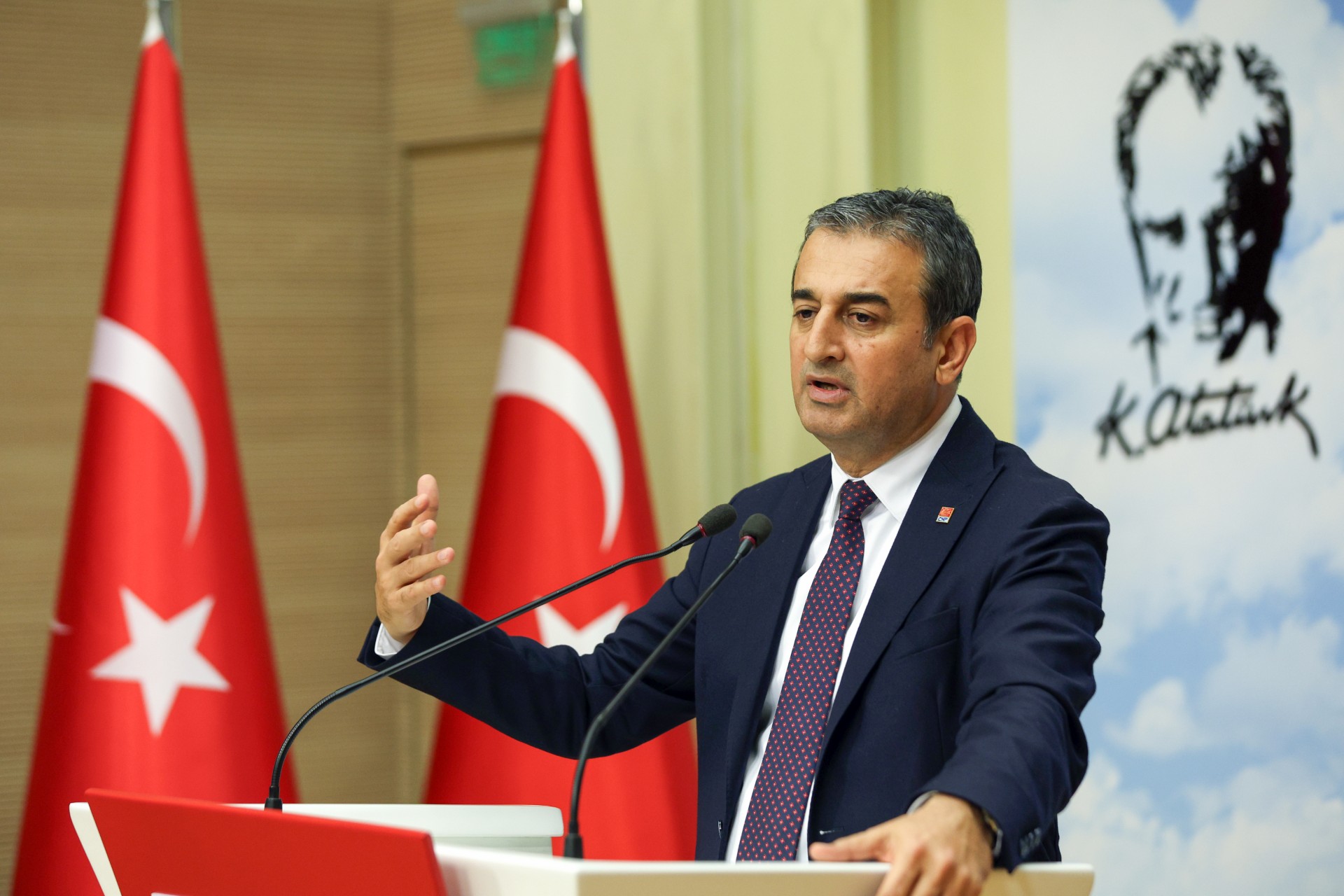 CHP’Lİ BULUT, İLETİŞİM BAŞKANLIĞI’NIN SU GİBİ PARA HARCADIĞINI İDDİA ETTİ 