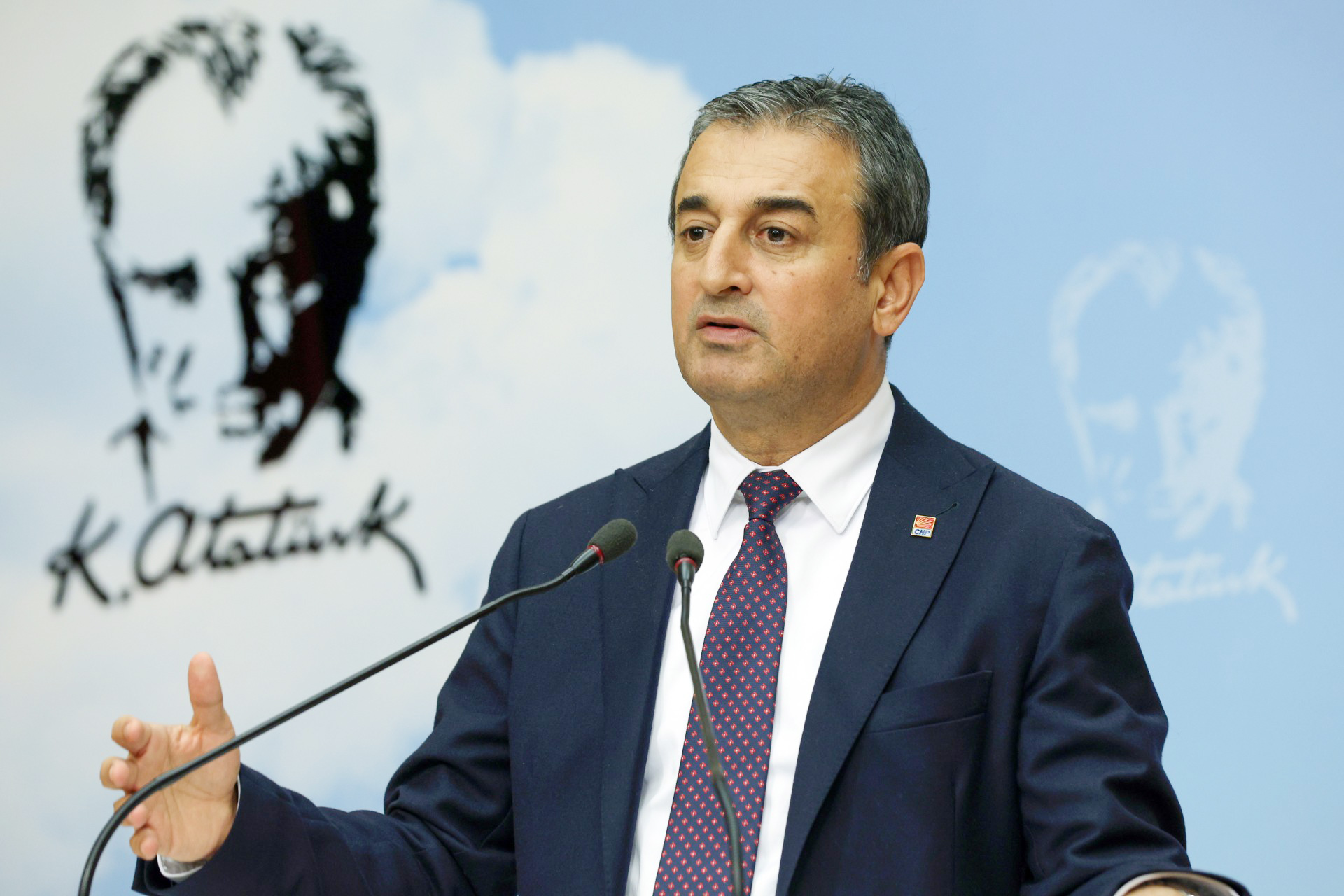 “SANATÇILARA FİİLİ GÖZALTI VER UYUŞTURUCULARA BERAAT VER”