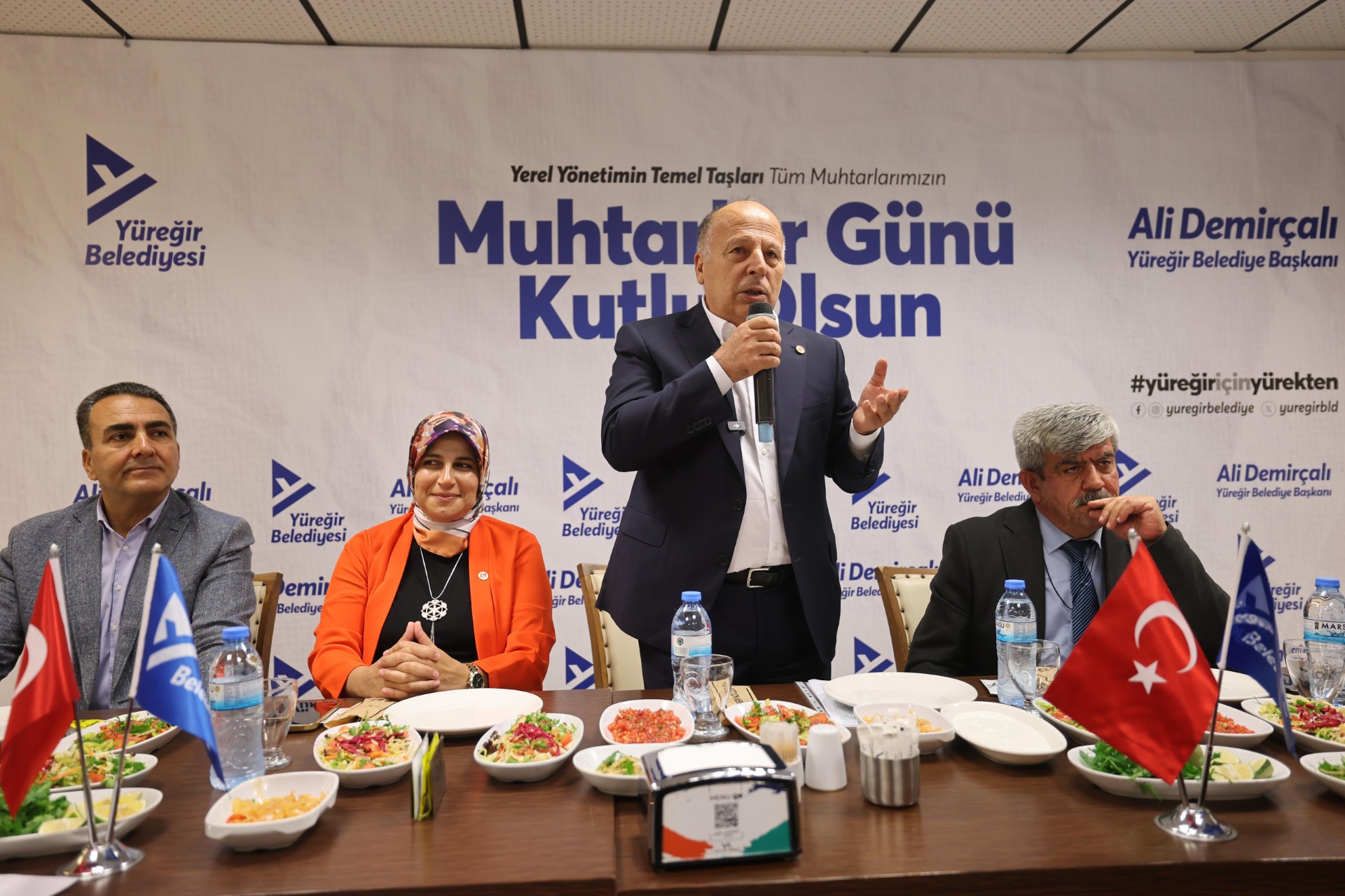 BAŞKAN ALİ DEMİRÇALI MUHTARLARLA BULUŞTU