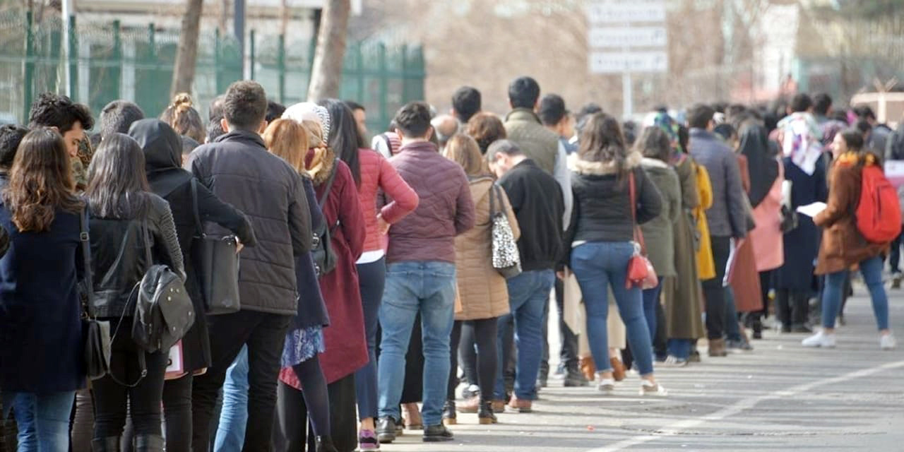 DİSK-AR’A GÖRE İŞSİZ SAYISI 11 MİLYONU AŞTI
