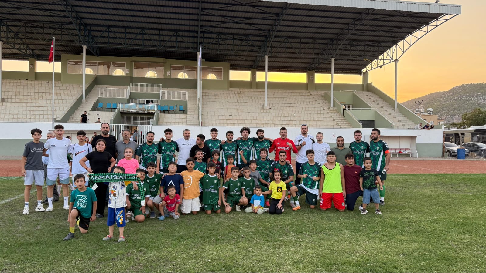 KARAİSALISPOR YENİLGİSİZ  LİDERLİĞİNİ SÜRDÜRÜYOR