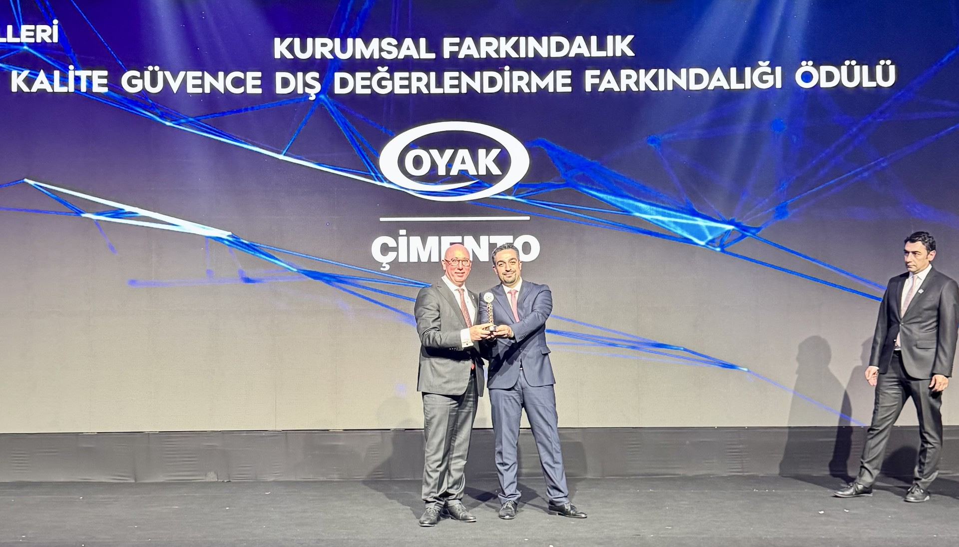 OYAK ÇİMENTO’NUN KURUMSAL YÖNETİM BAŞARISI TİDE ÖDÜLÜ İLE TESCİLLENDİ