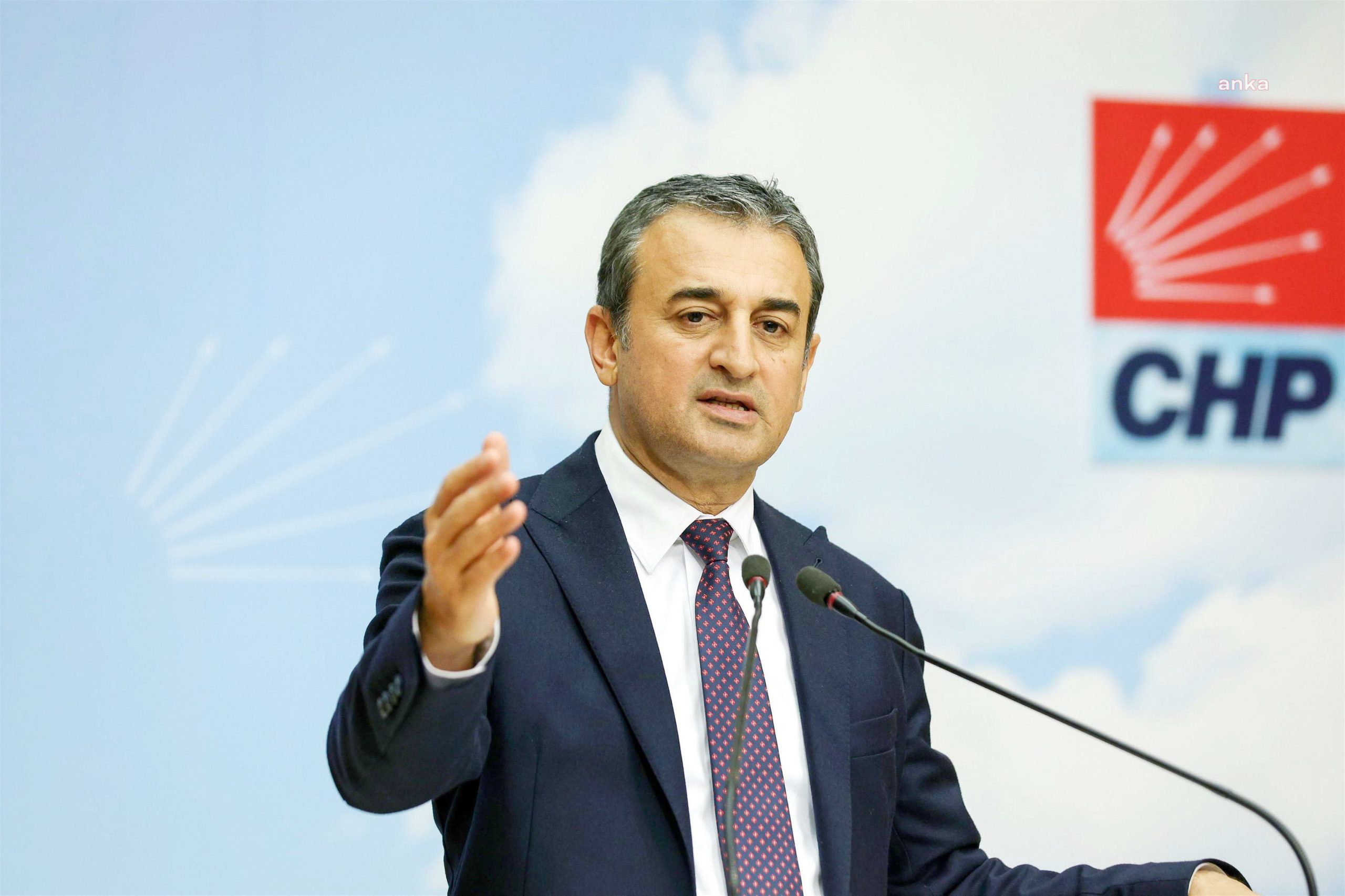 CHP’Lİ BURHANETTİN BULUT; “VATANDAŞIN SAĞLIK HAKKI TEHDİT ALTINDA DURUYOR!”