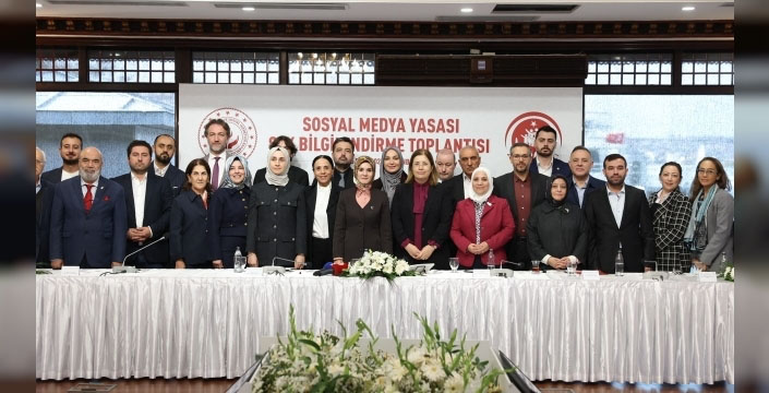 Bakan Göktaş, sosyal medya düzenlemesi için STK temsilcileriyle bir araya geldi
