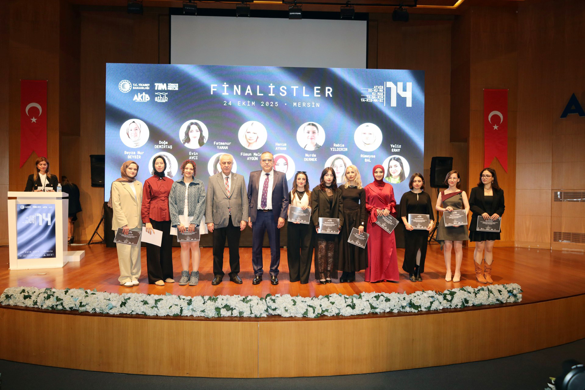 TEKSTİL İHRACATININ ŞAMPİYONLARI VE YARINLARIN TASARIMCILARI ÖDÜLLENDİRİLDİ