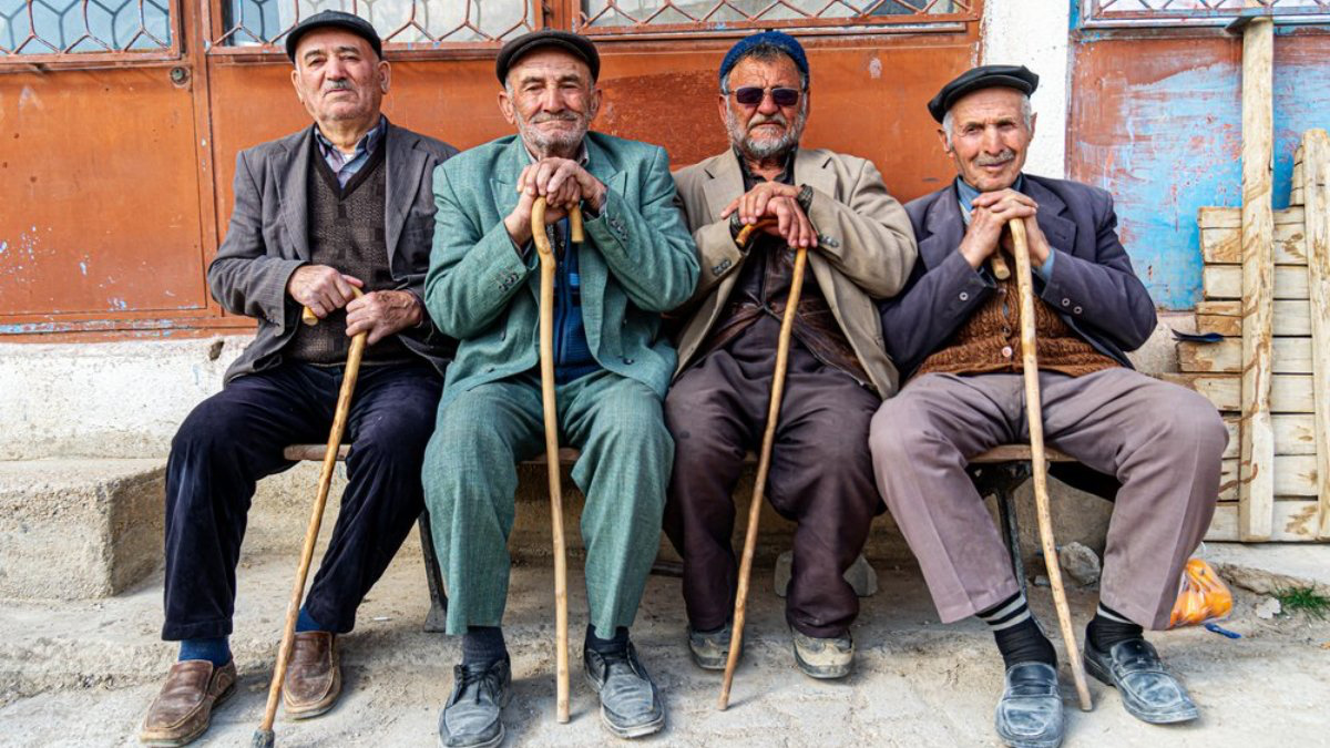 YAŞLI YOKSULLUĞU DERİNLEŞİYOR