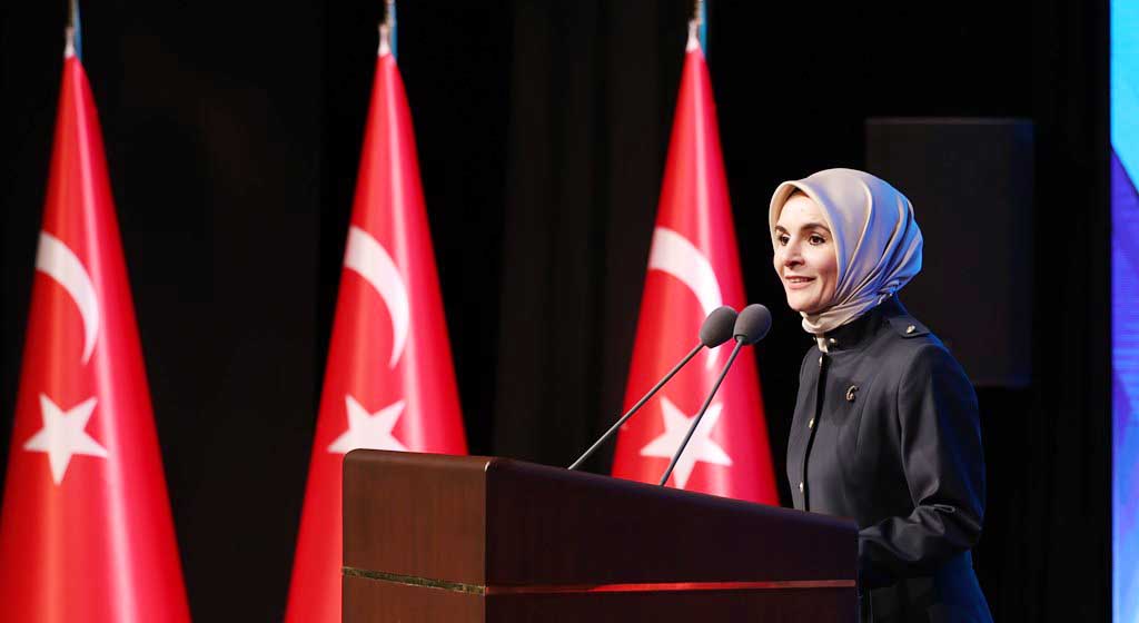 “AİLESİ GÜÇLÜ OLAN MİLLETLER, EN ZORLU DÖNEMLERDEN GÜÇLENEREK ÇIKARLAR”