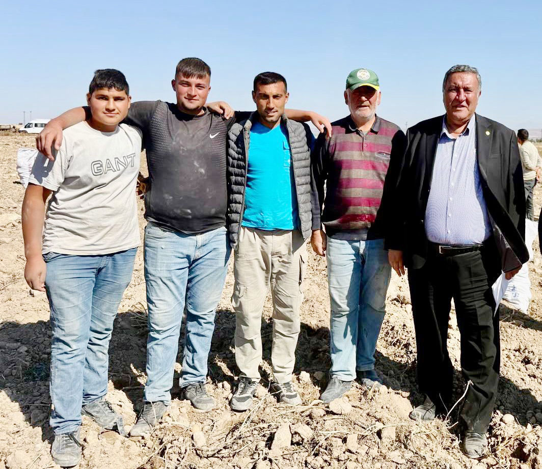 CHP’Lİ GÜRER; “ÇİFTÇİ, TARLADA KAZANAMAYINCA AMELE OLUYOR”
