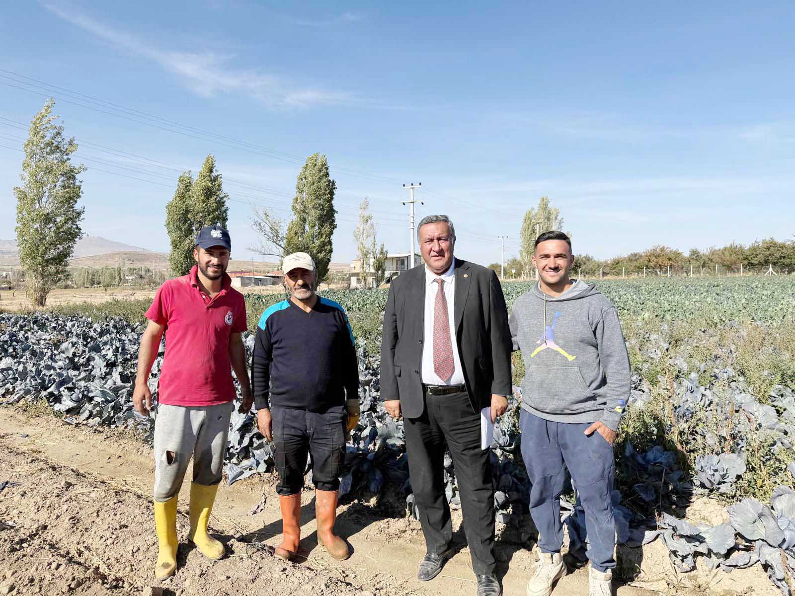 “ÇİFTÇİ ÜRETİYOR AMA KARŞILIĞINI ALAMIYOR”