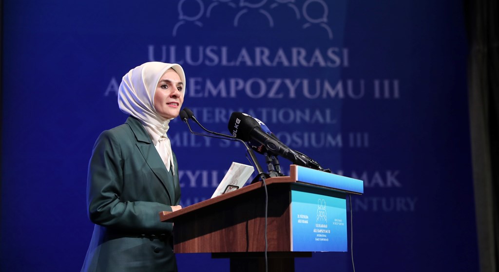 Bakan Göktaş, “Aile ve Kültür-Sanat  Sempozyumu”nun açılışında konuştu