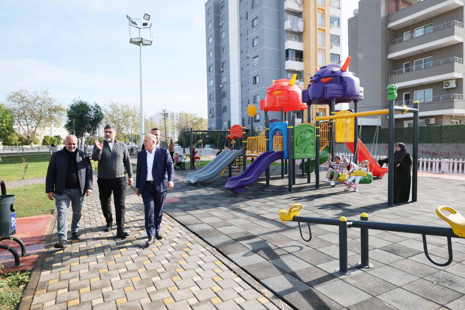 BAŞKAN DEMİRÇALI ÖZGÜR MAHALLE PARKI’NI İNCELEDİ