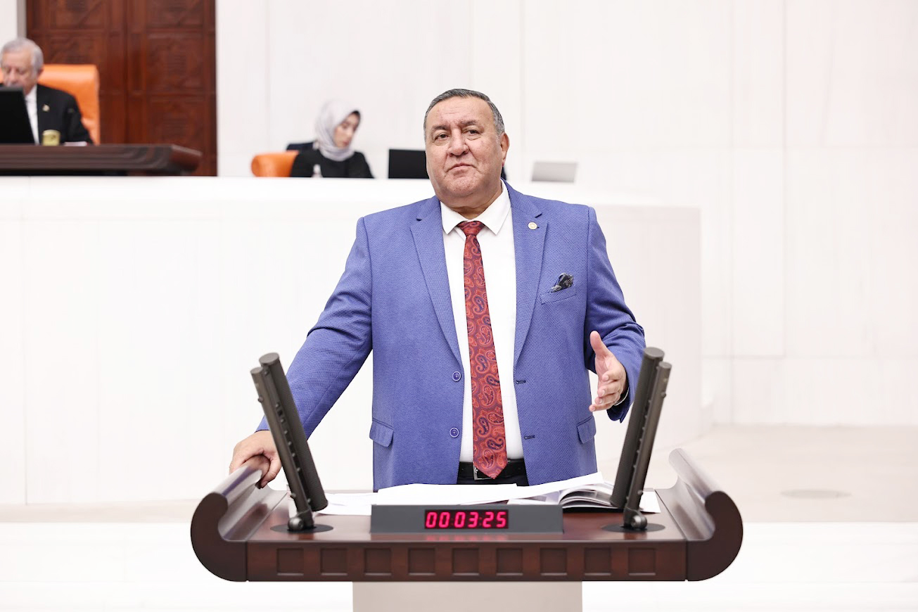 CHP’li Ömer Fethi Gürer; “Kapadokya Alan Başkanlığı ticari 12 dükkan yaptırmış” dedi