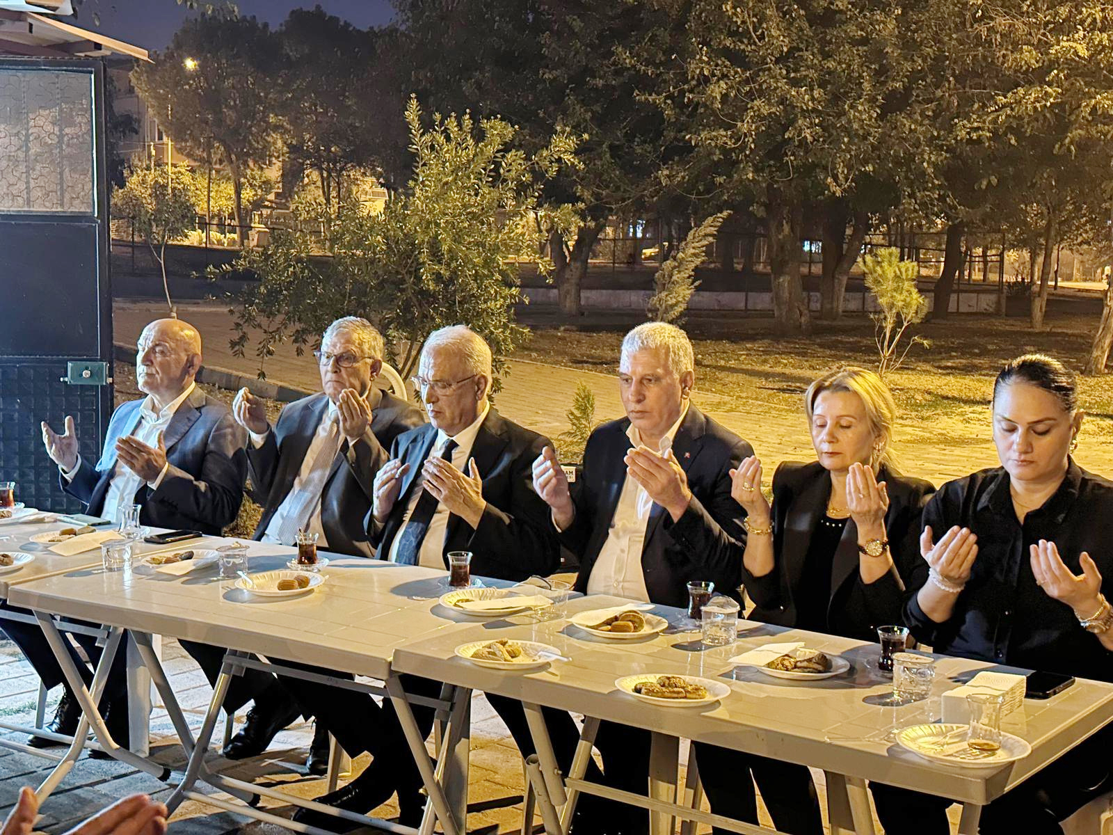 MHP SARIÇAM’DA, “HAYIRLI GÜNLER KOMŞUM ZİYARETLERİNİ” SÜRDÜRÜYOR