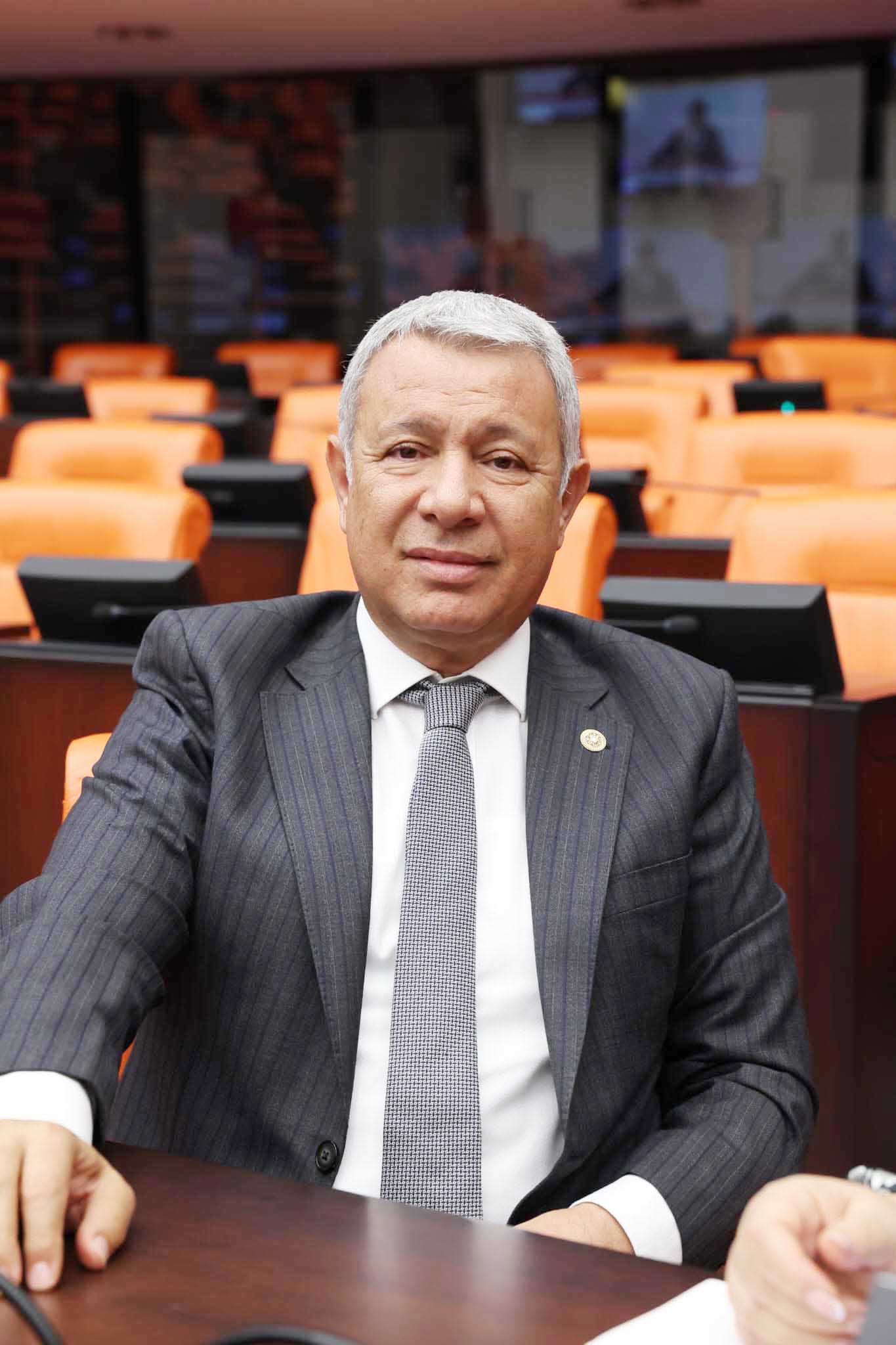 “ÇİFTÇİ TARLADAN ÜRÜNÜNÜ KALDIRAMAZKEN YANDAŞ MÜTEAHHİTLER MİLYONLARI İNDİRİYOR”