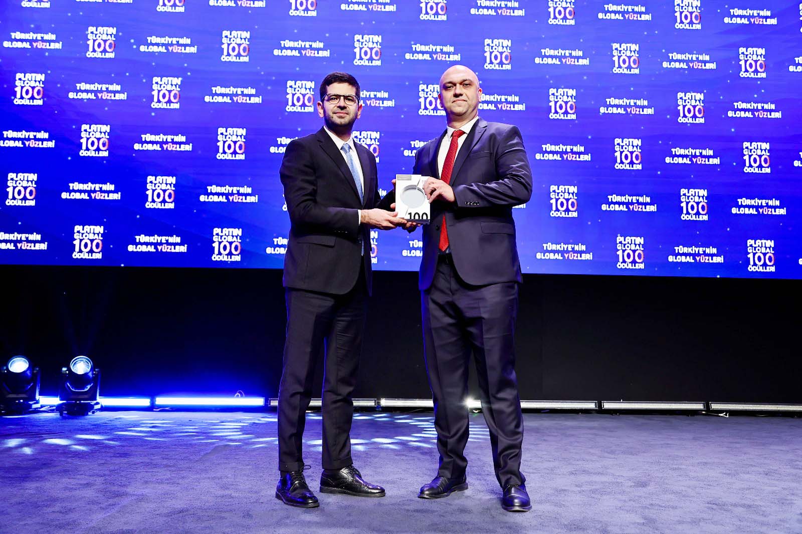 OYAK Çimento’ya Platin Global 100’den “Etki Ekonomisi” Ödülü