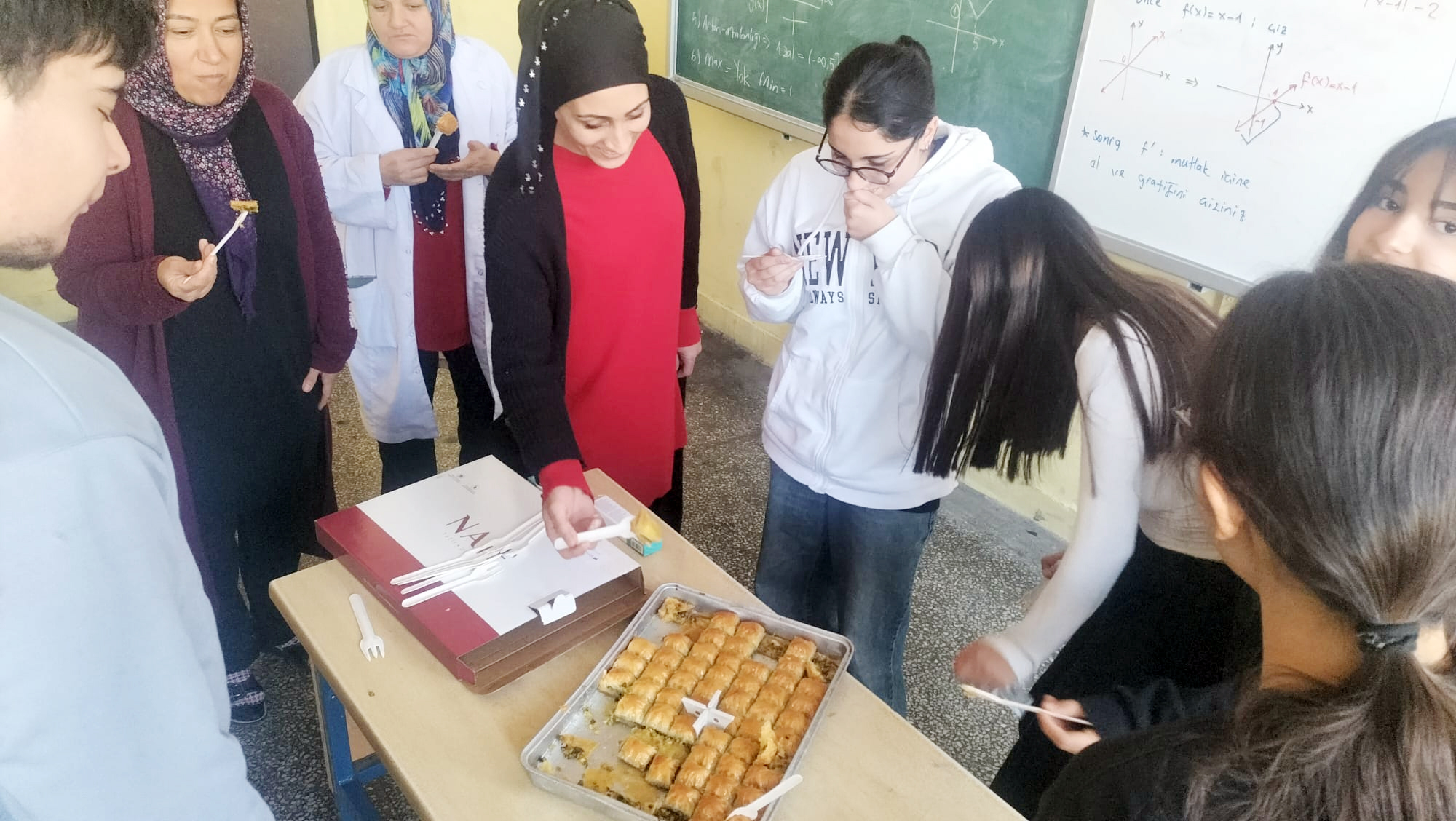 “SINIFIMIZ HEP TEMİZ” PROJESİNDE BU HAFTA ŞAMPİYON 9/G SINIFI OLDU 