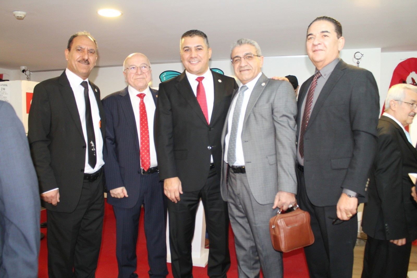 YERLİ VE MİLLİ PARTİ KURULTAYINI YAPTI